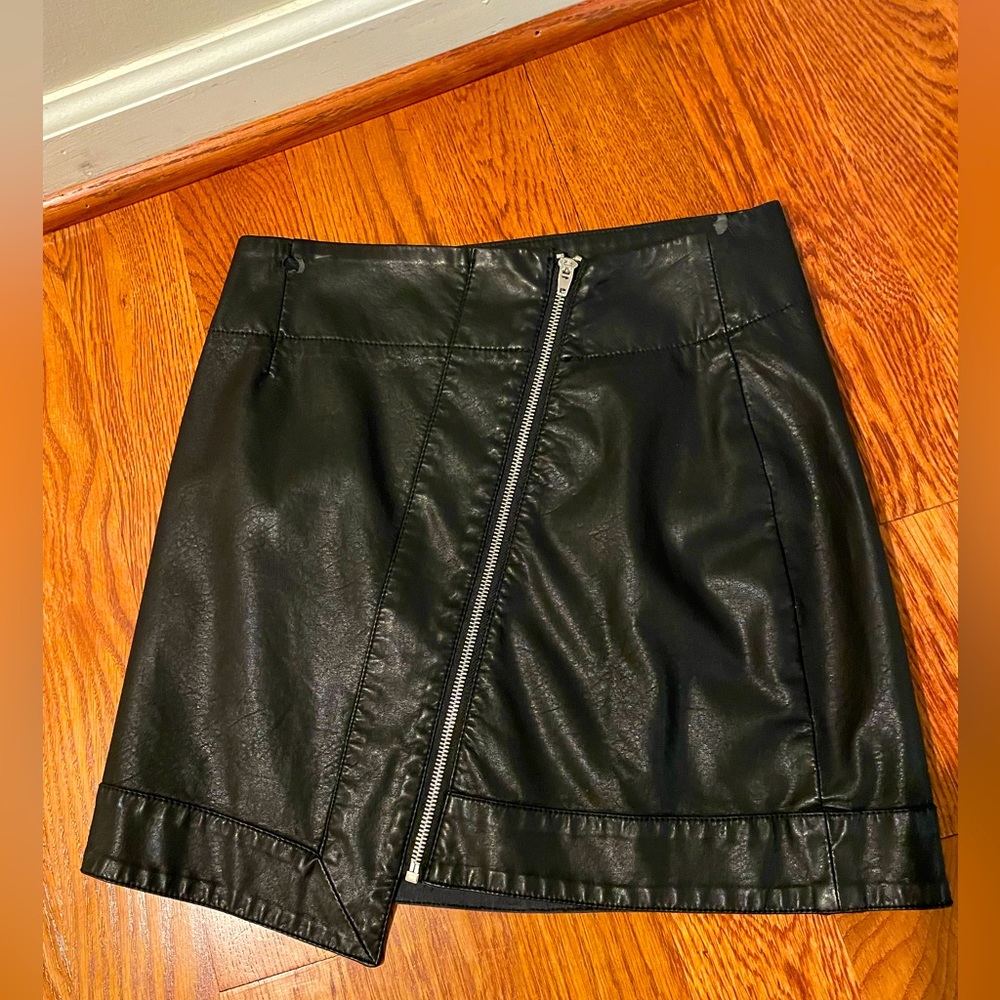 NWT leather asymmetrical zipper skirt size 2 Urban Outfitters